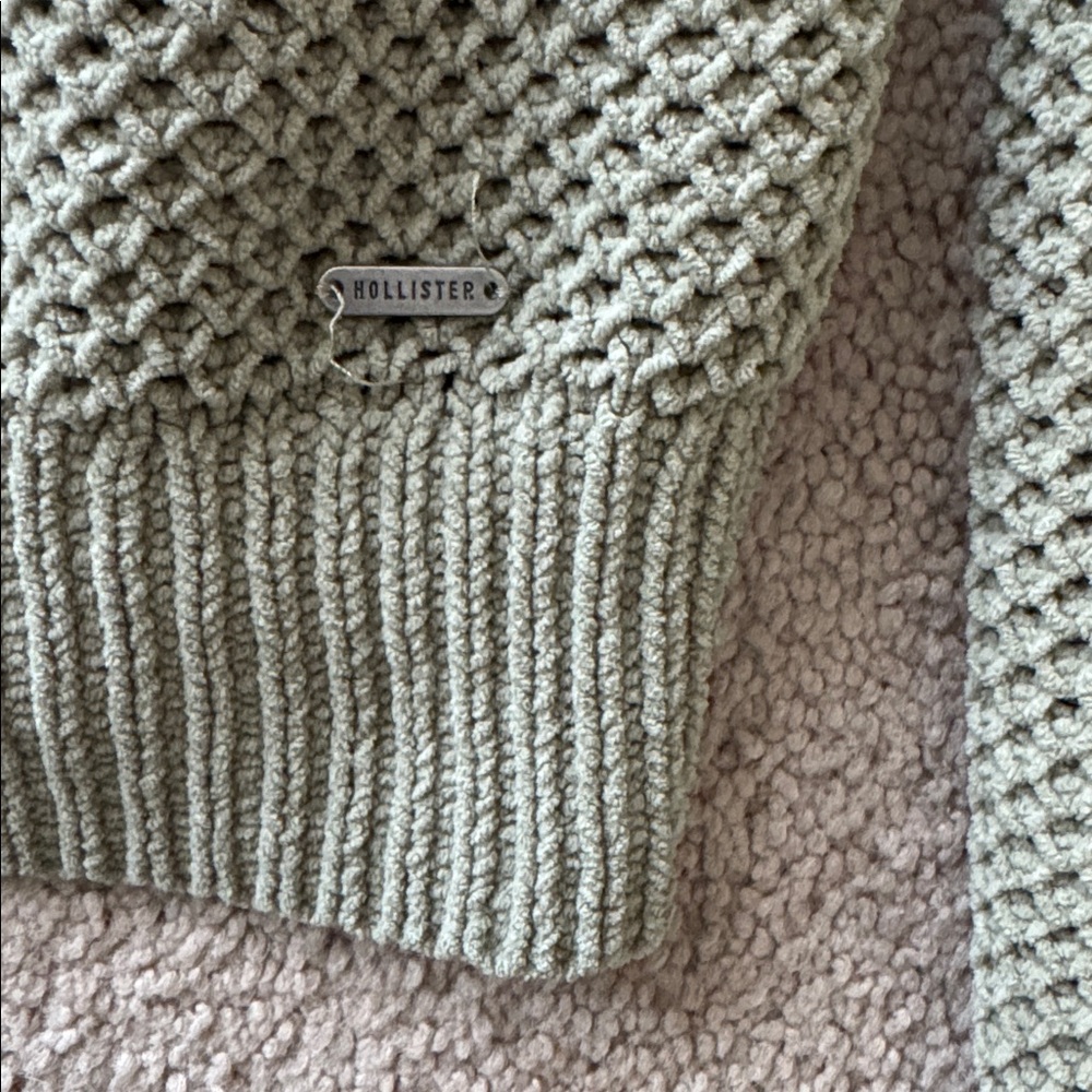 Hollister Olive Green Textured Knit Turtleneck Sweater - Picture 3 of 3